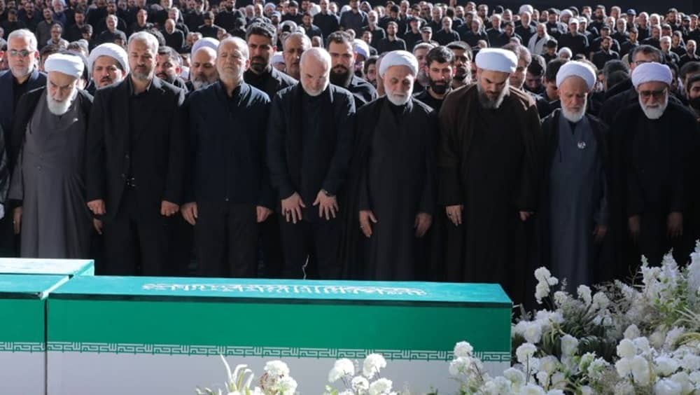  گورسپاری ضحاک خامنه ایی در میان خشم و نفرت مردم با هزینه میلیاردی از سفره‌های خالی مردم