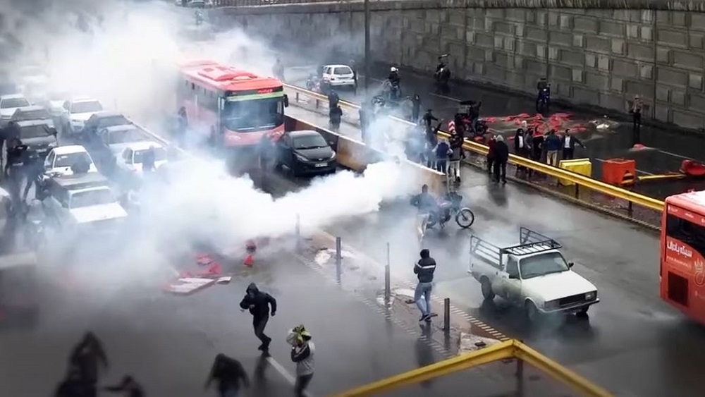 Iran: Klerikerregime steht landesweiten Aufständen gegenüber