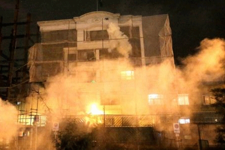 صدور بحران با آتش زدن سفارتخانه ها!