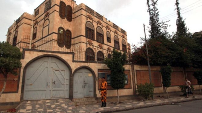 اتهام زنی رژیم ایران:عربستان سفارت ایران در یمن را بمباران کرده است.