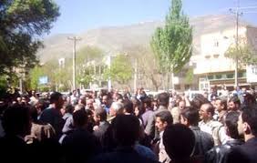 جلوگيري مردم از اعدام يک جوان در سنندج