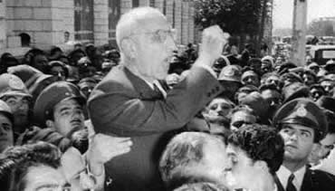 دو سخن فراز انگار که هیچ