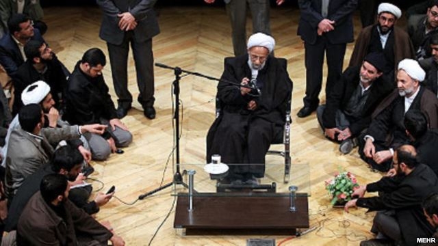 حمله تند مصباح‌يزدي به روحاني