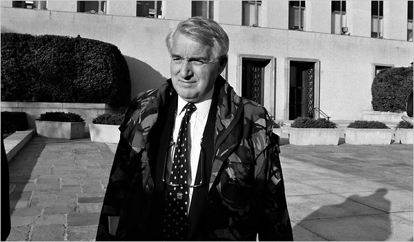 مرگ جاسوسان و نفرين جهانيان