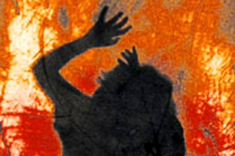 خودسوزی دردناك یک زن باردار در فسا