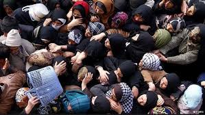 سبدهاي توزيع مواد غذايي، توهيني به مردم و كرامت آنها