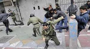 گوشمالي دادن مأموران  گشت موسوم به ارشاد