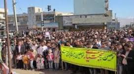 تظاهرات مردم در اعتراض به اهانت به هموطنان بختياري