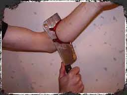 اعدام در ملأعام در شيراز و محكوميت يك زنداني به مجازات وحشيانه قطع دست و پا