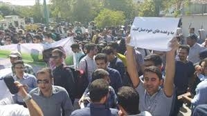 اعتراضات گسترده در مقابل مجلس رژیم همزمان با حضور روحانی