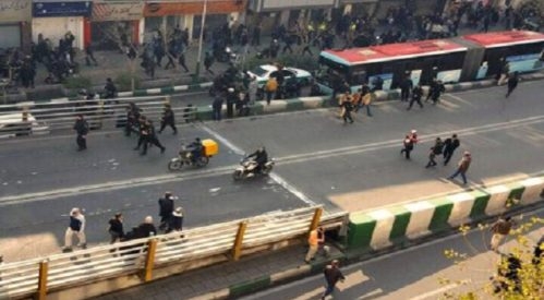 تظاهرات و درگيري در خیابان‌های تهران و دستگيري جوانان