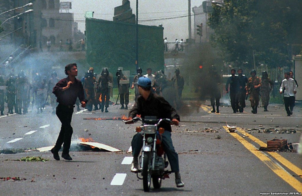 روحاني ـ خاتمي عاملان سركوب قيام دانشجويي 78