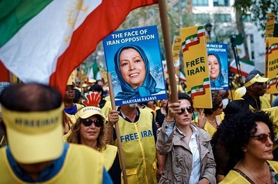 Mächtiger Protest iranischen Aktivisten bei Rede von Rohani in UN