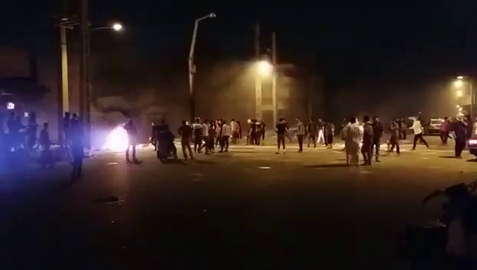 استمراراعتراضات و درگیریهای جوانان در شهرهای خوزستان با نیروهای سرکوبگر رژیم