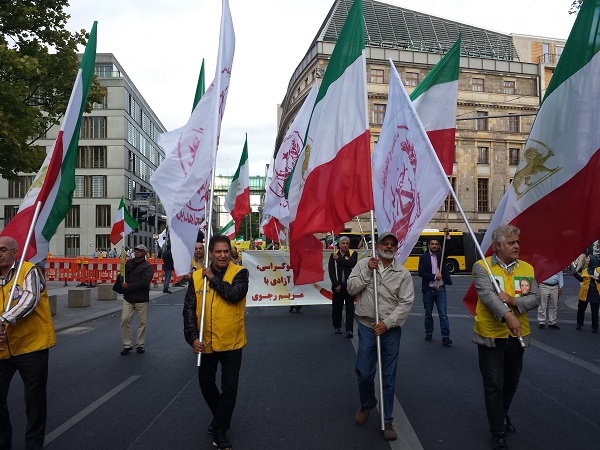 برلين ـ تظاهرات بزرگ درگراميداشت سي هزار شهيد قتل عام ۶۷