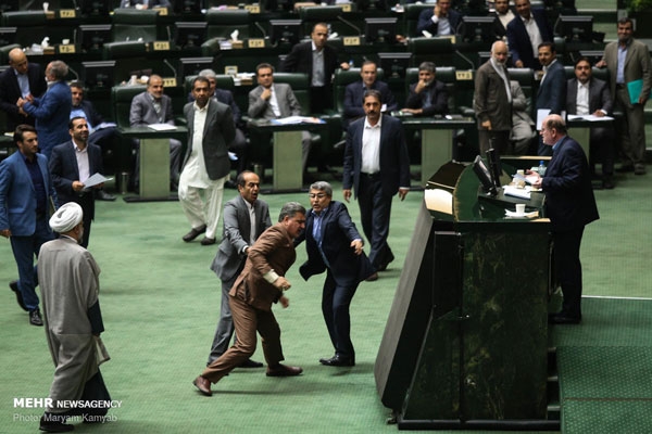 بحران فراگیر و راهکارهای آخوندی