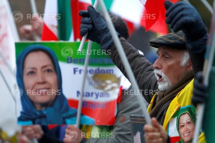 خبرگزاری رویتر و خبرگزاری آلمان : یادبود شهدای قیام ایران در مقابل سفارت رژیم ایران