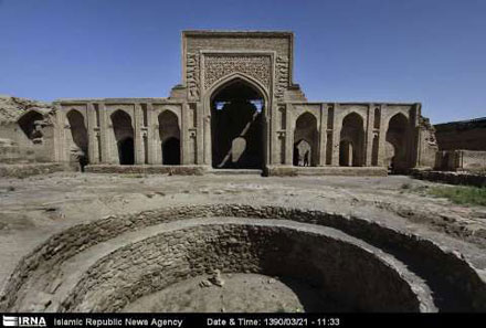 ورود يک زوج گردشگر فرانسوي پس از سه سال سفر به سرخس