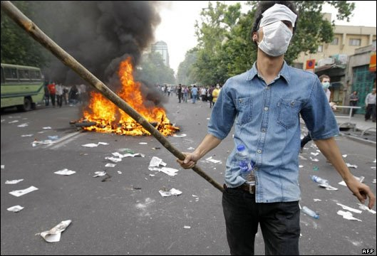 آخوند ميبدي: مردم به آخوندها فحش ميدهند و متلك مي گويند