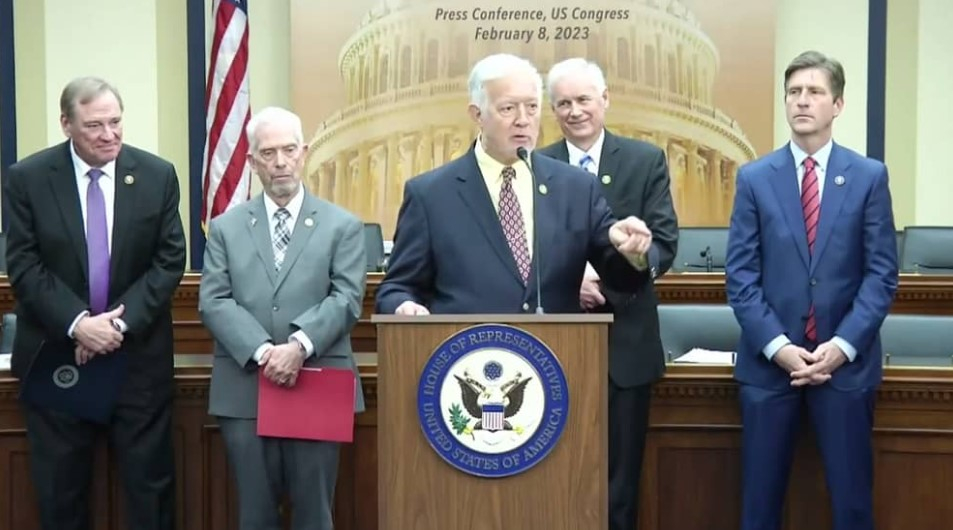 Iran - US-Abgeordneter Randy Weber: Iraner lehnen sowohl den Schah als auch den Obersten Führer ab