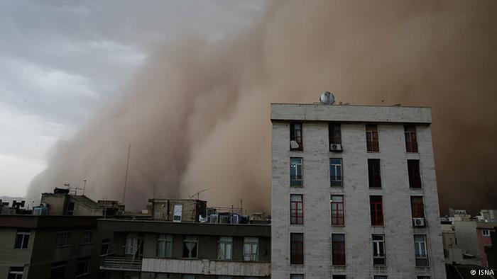 توفان در تهران دستکم پنج نفر را کشت