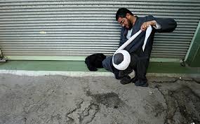 عمامه پيچ آخوند طاهري و ربودن 70 ميليون تومان از وي