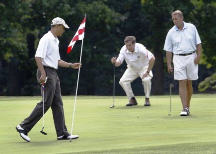 انتقادات شديد به اوباما بخاطر تصميم وي جهت ادامه بازي گلف بعد از كشته شدن خبرنگار آمريكايي