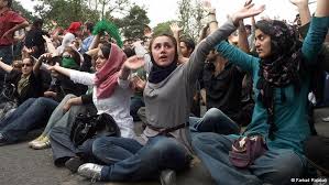 كاهش قابل ملاحظه شمار زنان شاغل در ايران