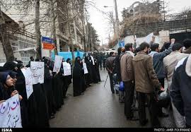 تجمع اعتراضي دراويش گنابادي درخيابان مصدق مقابل وزارت دادگستري