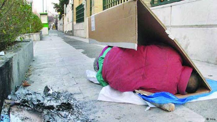 دختران جوان و افراد دانشگاهی میان کارتن‌خوابهای تهران