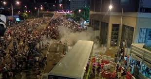 دانشجويان دموكراسي خواه با مقامات هنگ كنگ به گفتگو نشستند