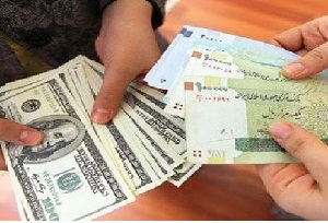 ارزش پول ایران در حال سقوط است