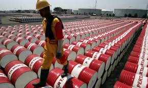 سقوط قيمت نفت عامل تنگناي اقتصادي و مشكلات سياسي رژيم ايران