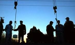 به همراه يك زنداني سياسي دو زنداني ديگر در زندان مركزي اروميه اعدام شدند.