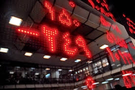 سقوط كم سابقه بورس تهران و اعتراض سهامداران در تالار بورس تهران