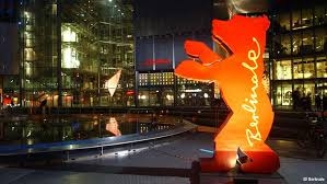 افتتاح رسمی برلیناله، ژولیت بینوش بر فرش قرمز