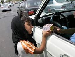 آينده مبهم کودکان کار در پشت چراغ‌هاي قرمز