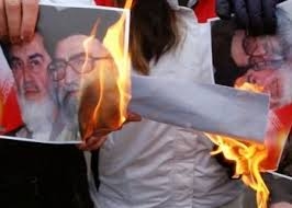 آسوشيتدپرس:مردم ايران براي برگزاري جشن ”چهارشنبه سوري با تندروهاي مذهبي مقابله مي‌كنند