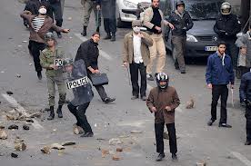 روز دانشجو- اطلاعيه شماره 5- يورش مزدوران بسيجي به دانشجويان و دستگيري 10دانشجو در نجف آباد