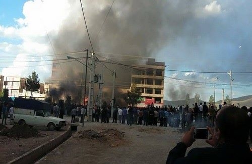 مهاباد بامداد جمعه : طنين شعار مرگ بر ديكتاتورو مرگ بر جمهوري اسلامي در تمامي مناطق شهر