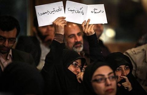 طنين شعار مرگ بر ديكتاتور هنگام حضورآخوند روحاني در دانشگاه آزاد تهران