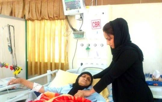 گوهر عشقی مادر ستار بهشتی ، شهید راه آزادی، بعلت عارضه قلبی در بیمارستان بستری شد