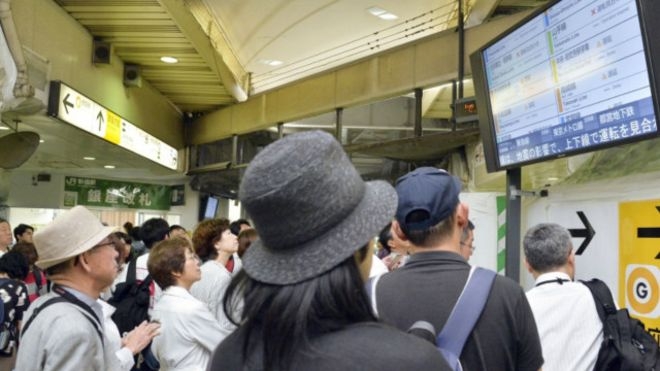 زلزله‌اي هشت و نيم ريشتري پايتخت ژاپن را لرزاند ولي كسي آسيب نديد