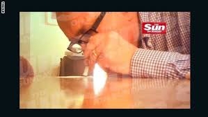 نائب مجلس انگليس درحين كشيدن گردكوكائين