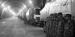 نمايش موشكي رژيم ايران  به سبك فيلمهاي جيمز باند