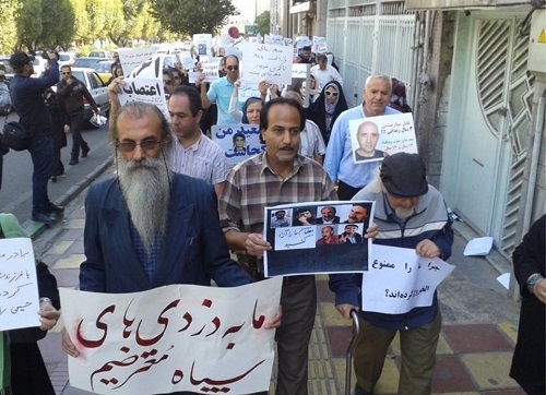 اعتراض دكتر ملكي و خانواده هاي زندانيان سياسي و شهداق مقاومت و قيام مقابل اوين