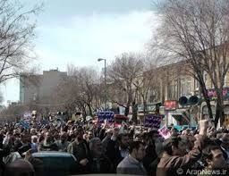 گزارش   تظاهرات آذريها عليه صدا و سيما ي رژيم