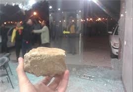 درگيري جوانان معترض اهوازي با پليس پس از بازي استقلال تهران و فولاد اهواز