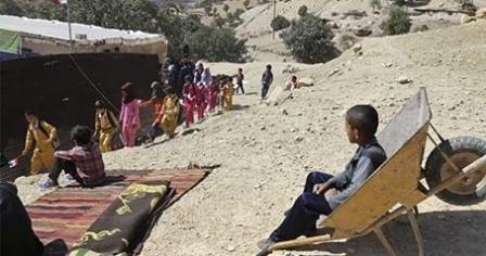 هشت کيلومتر پياده‌روي هر روزه براي رسيدن به مدرسه!