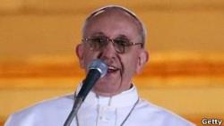 پاپ فرانسيس تروريسم را محكوم و از حاميان مهاجران تقدير كرد